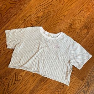 ⭐️Women’s/juniors garage crop t-shirt with graphic